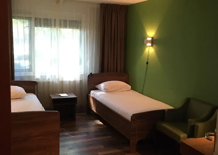 Hotell 50|50 Belmont 3*